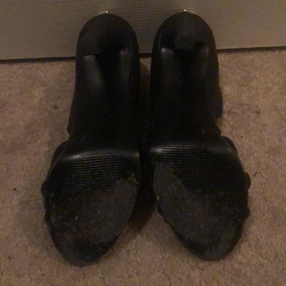 BCBG Max Azria Black Leather Sandals (Size 38) - Picture 4 of 4